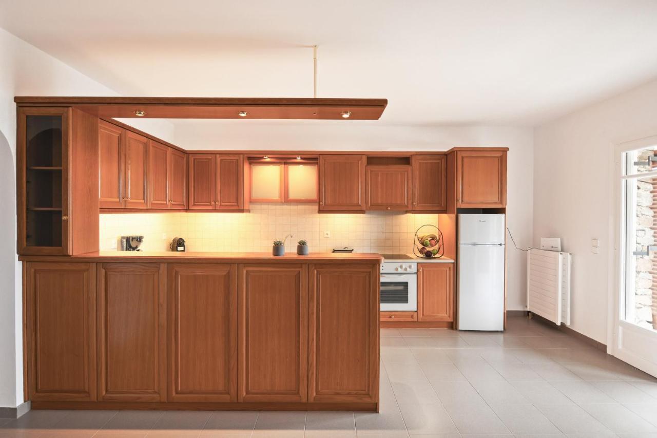 Amazing 2 Bedroom Apartment Overlooking The Marina Of Vourkari Экстерьер фото