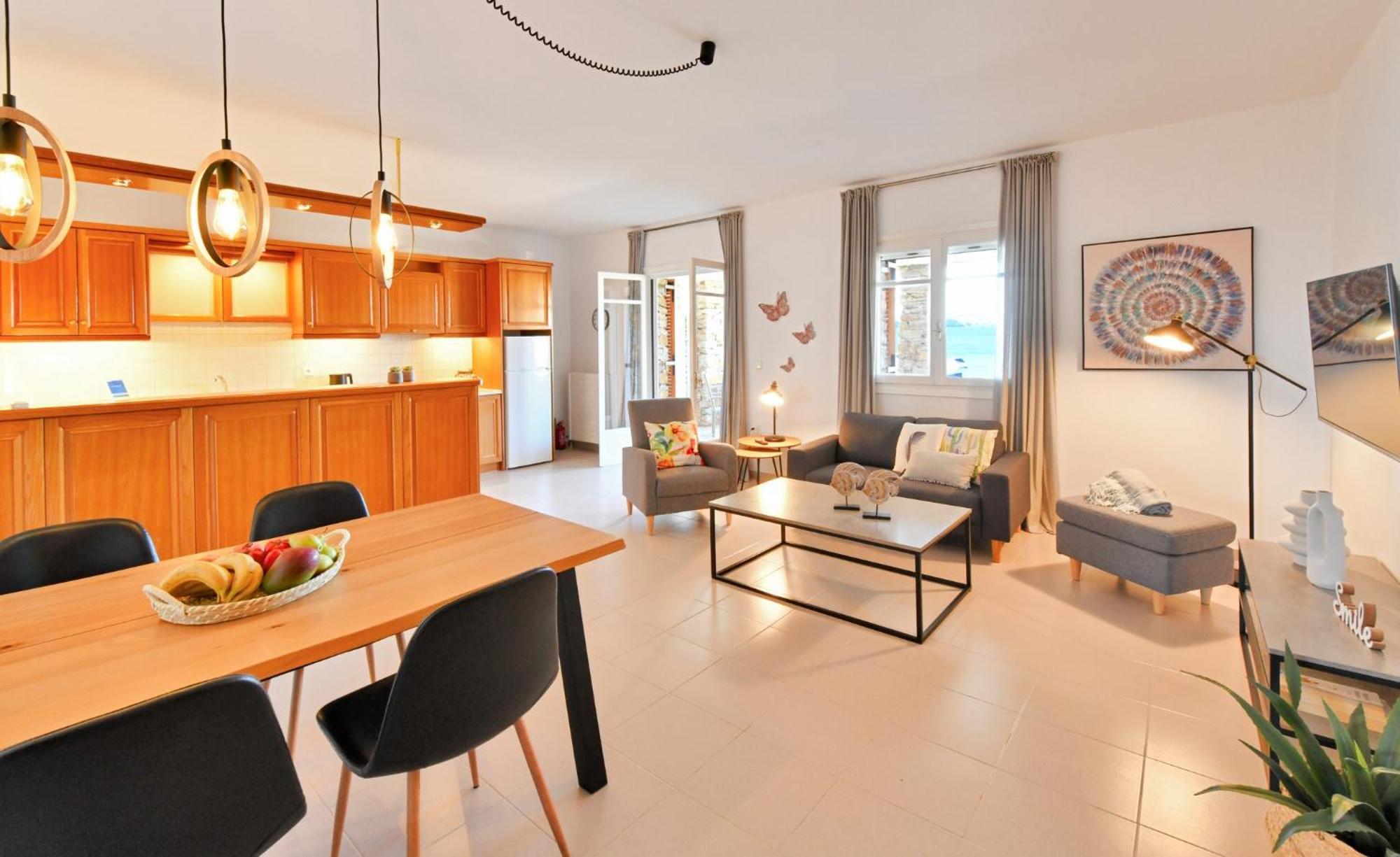 Amazing 2 Bedroom Apartment Overlooking The Marina Of Vourkari Экстерьер фото